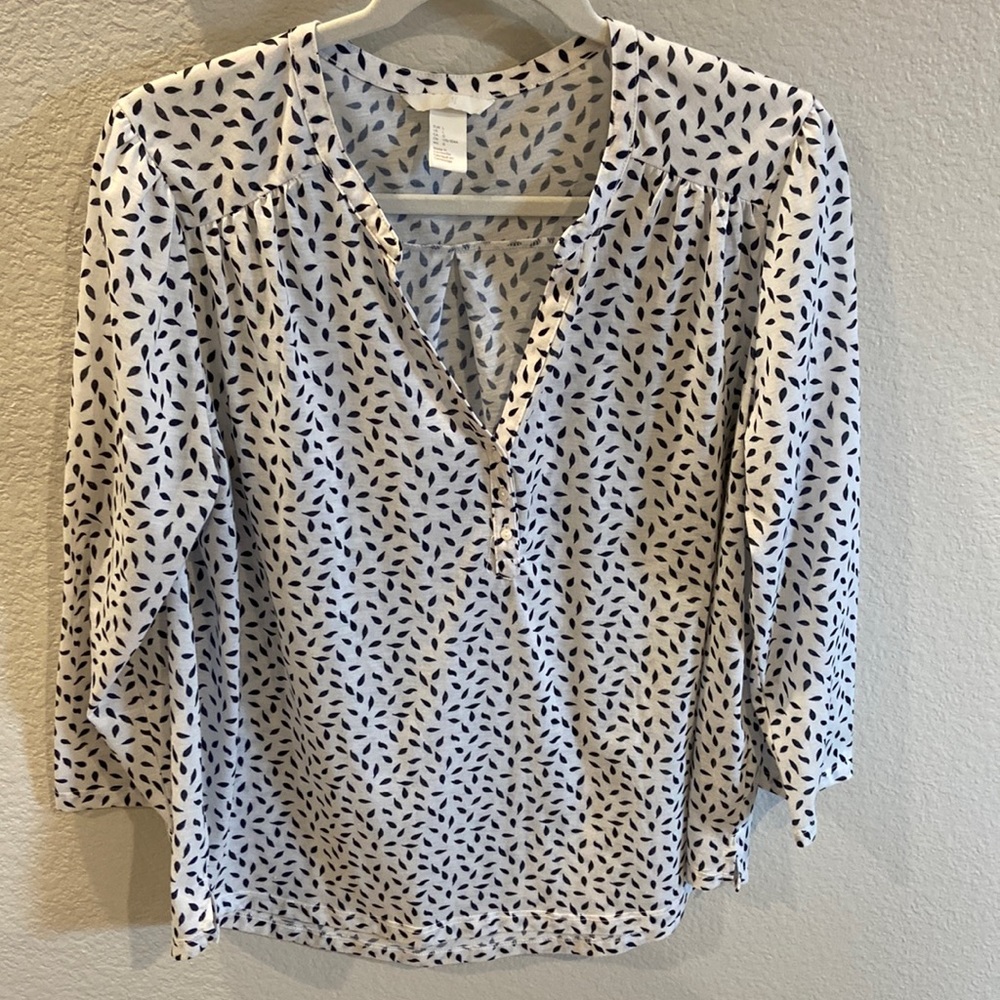 H&M white and navy blue print top